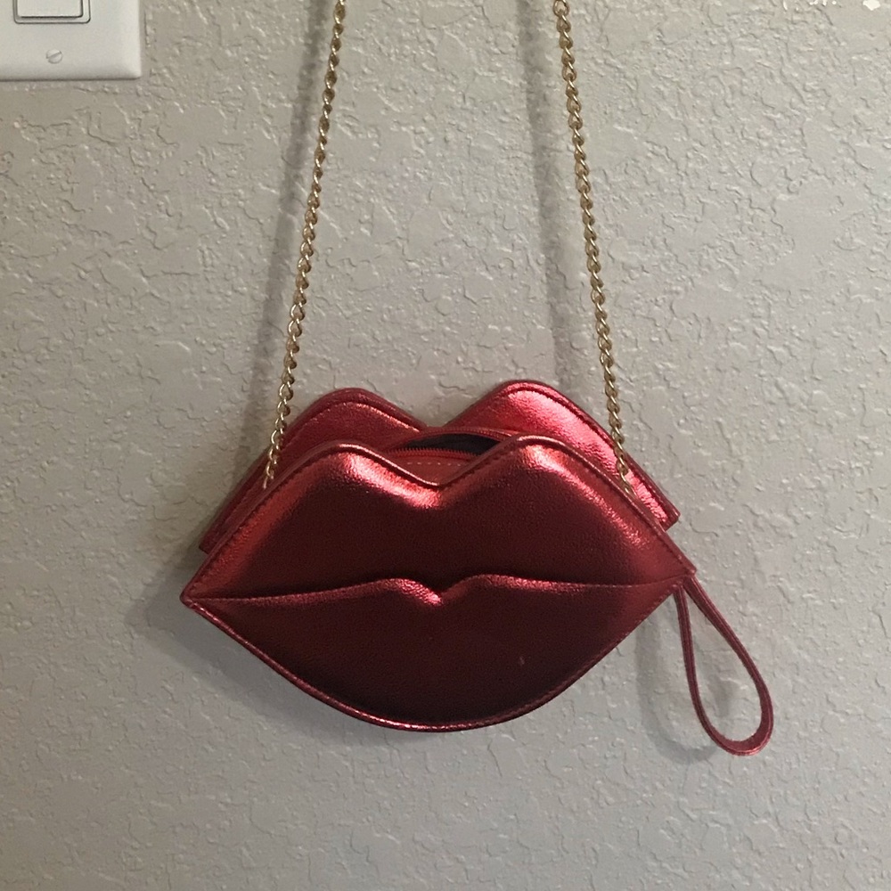 Crossbody lip bag